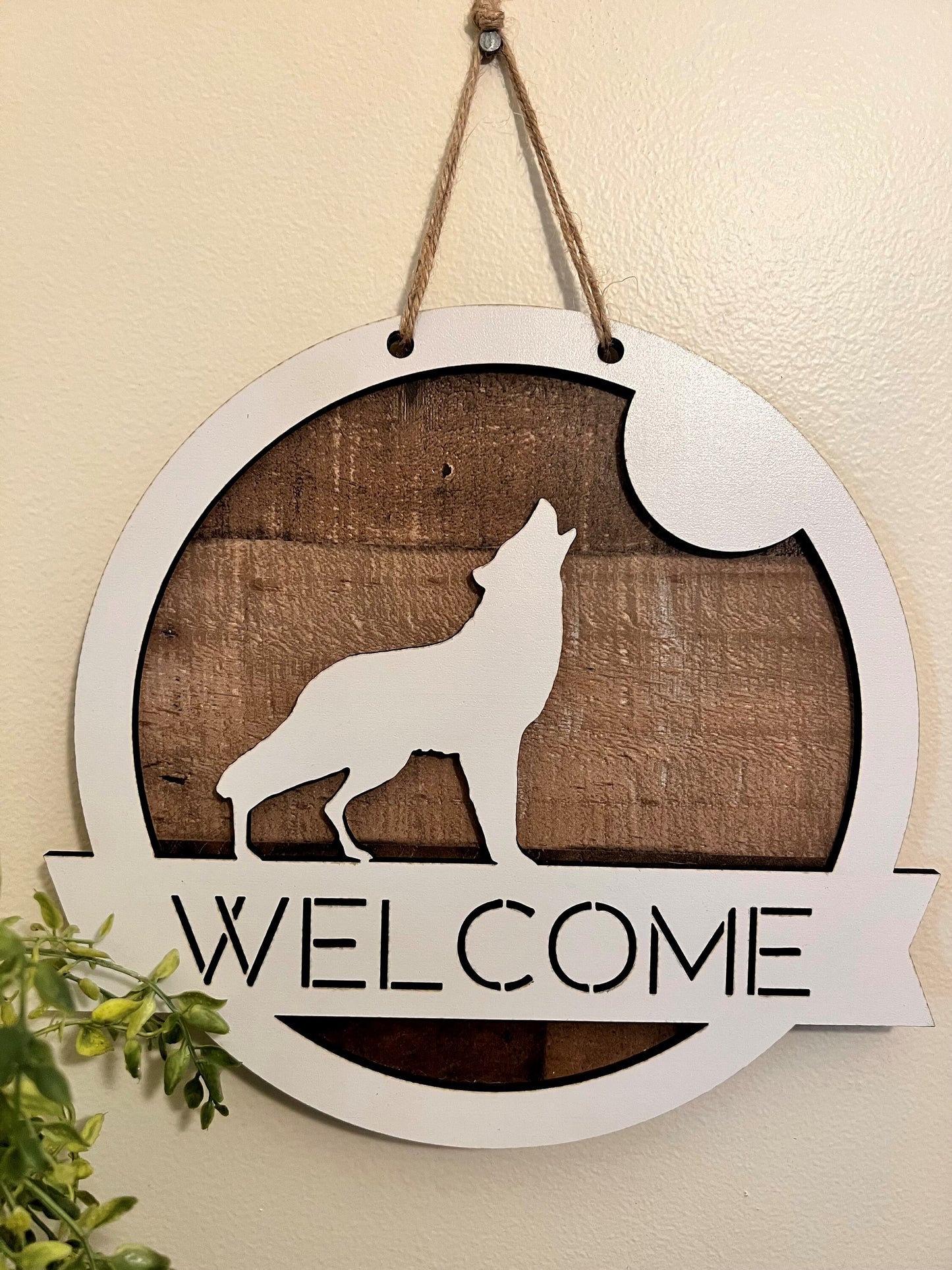 Round Rustic Welcome Signs
